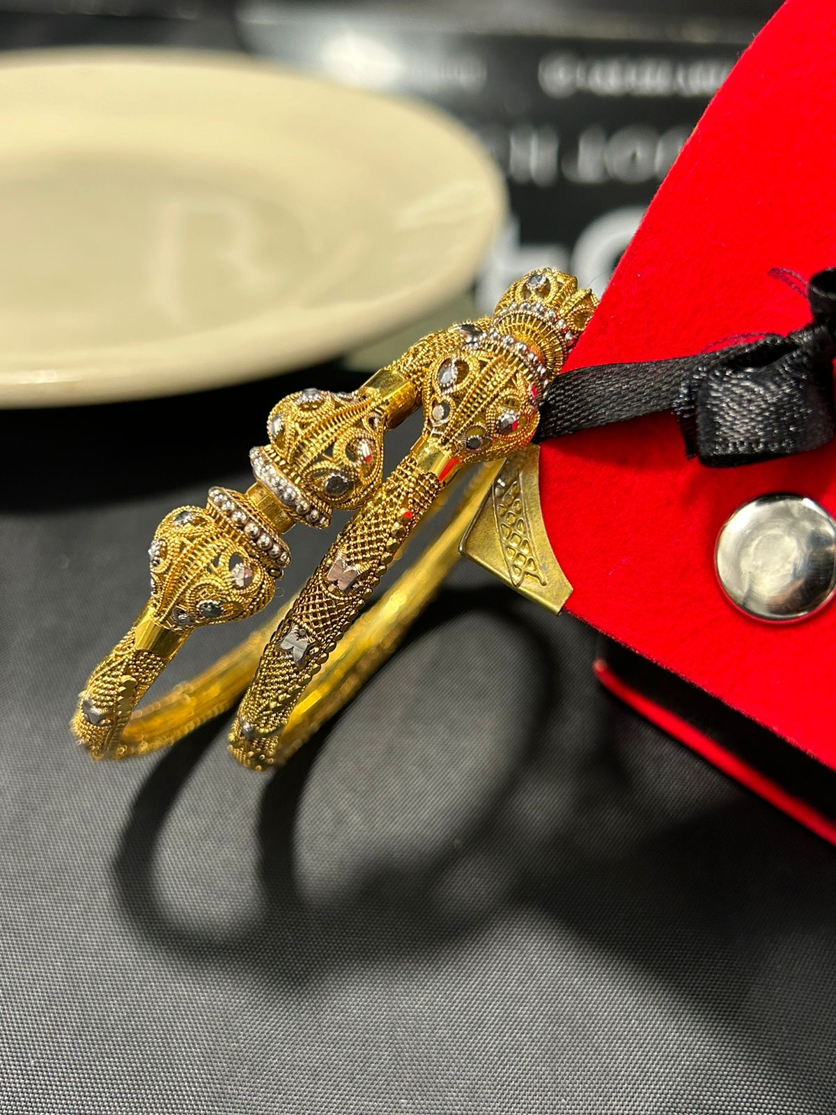 RP gold sway handcuff (pair)