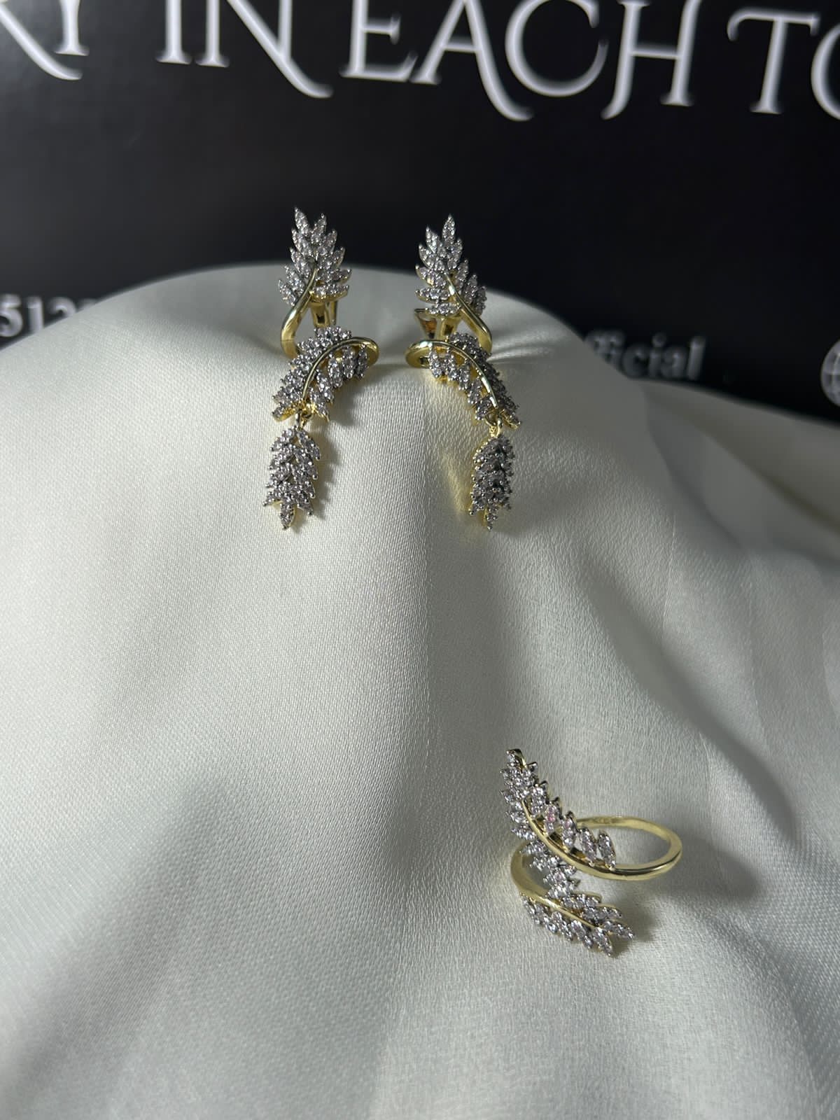 Zauviaa Zirconic Leaf Set – 2PC Ring & Earrings