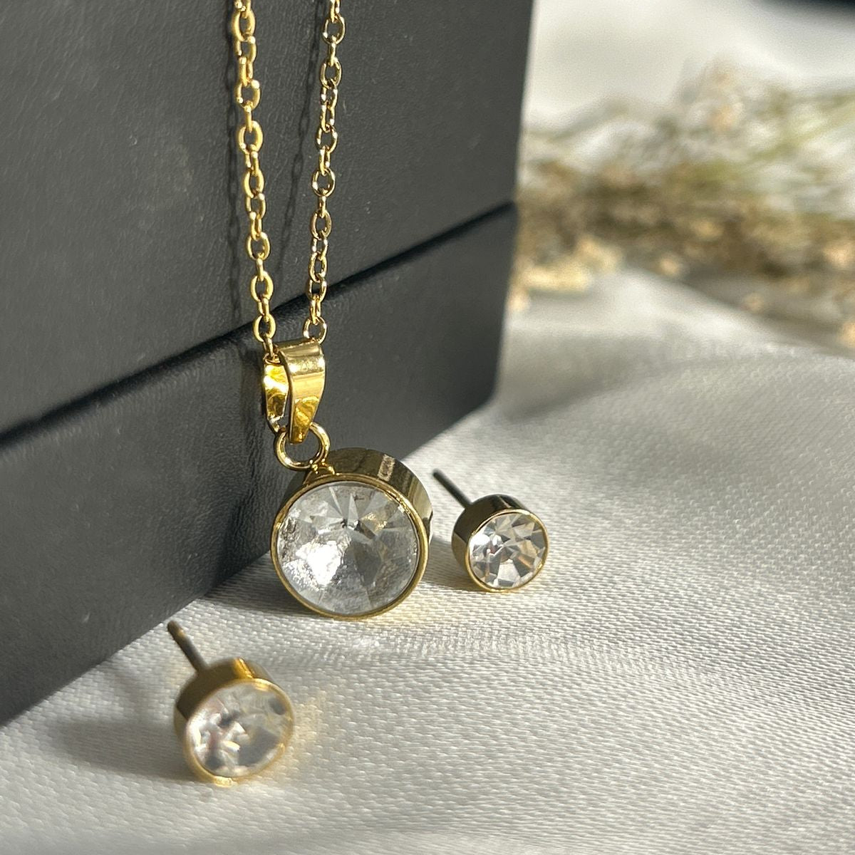 solitaire locket set