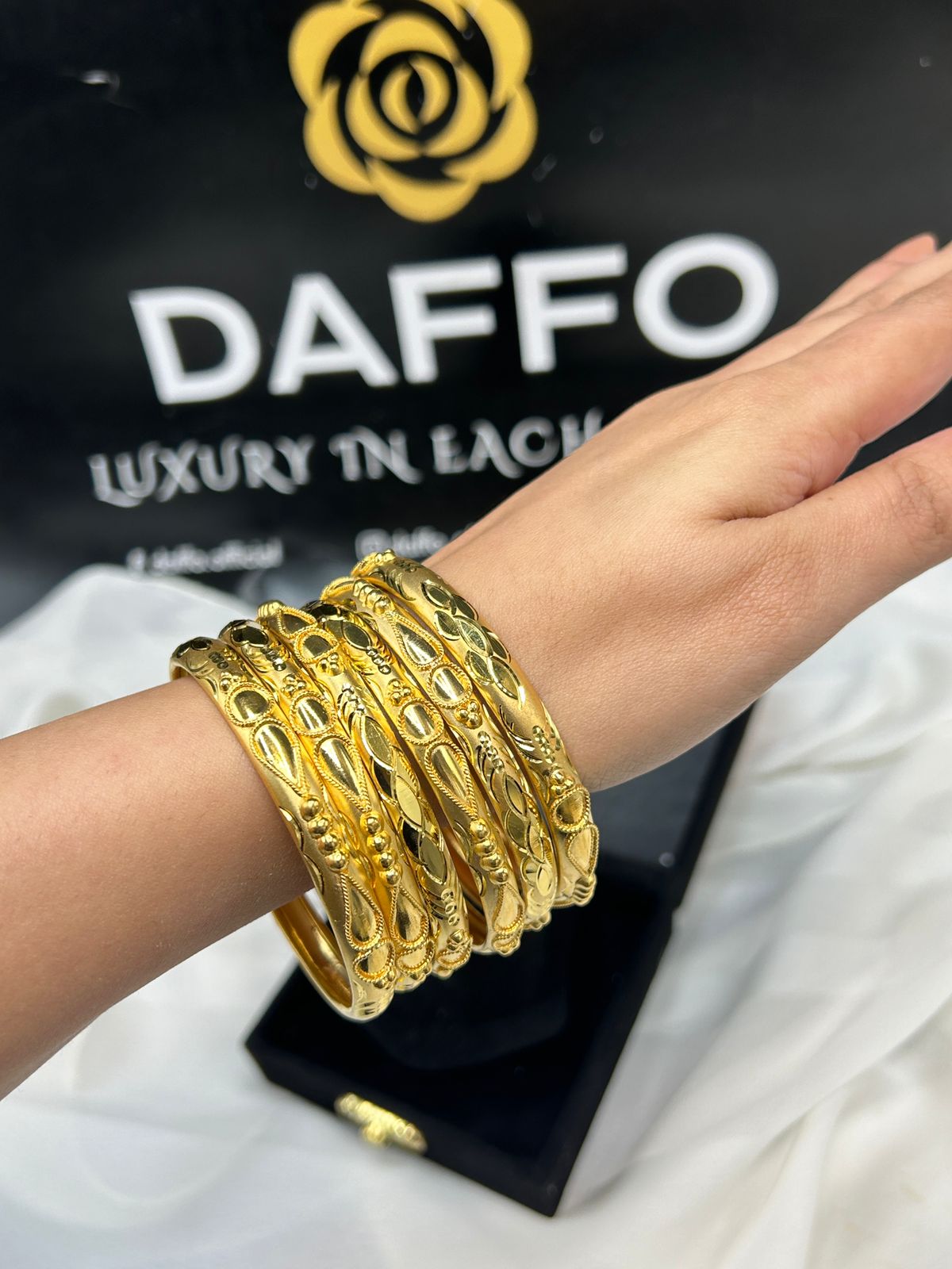 Zauviaa Gold Sway Bangles