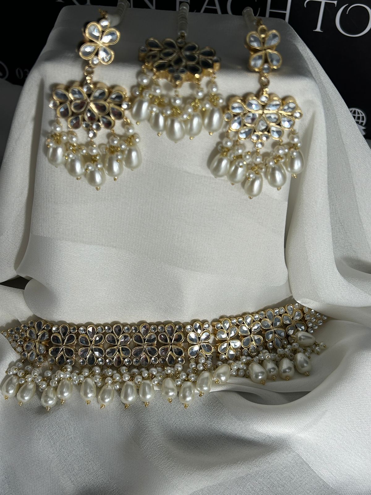 Farshi kundan chokar set