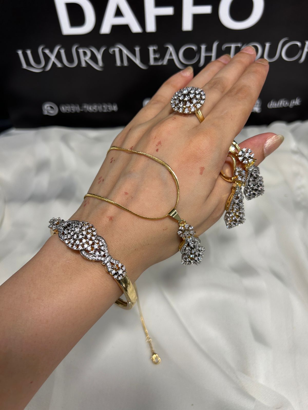 Radiance Royale – 4PC Openable Bangle Set