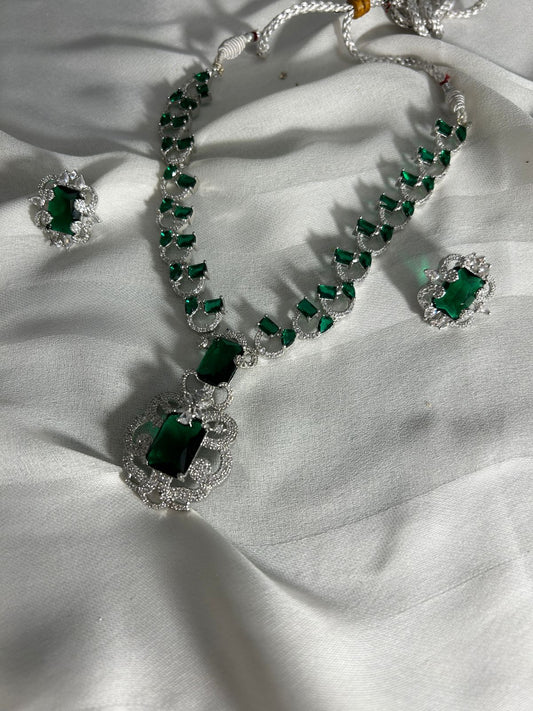 Zauviaa Emerald Royale