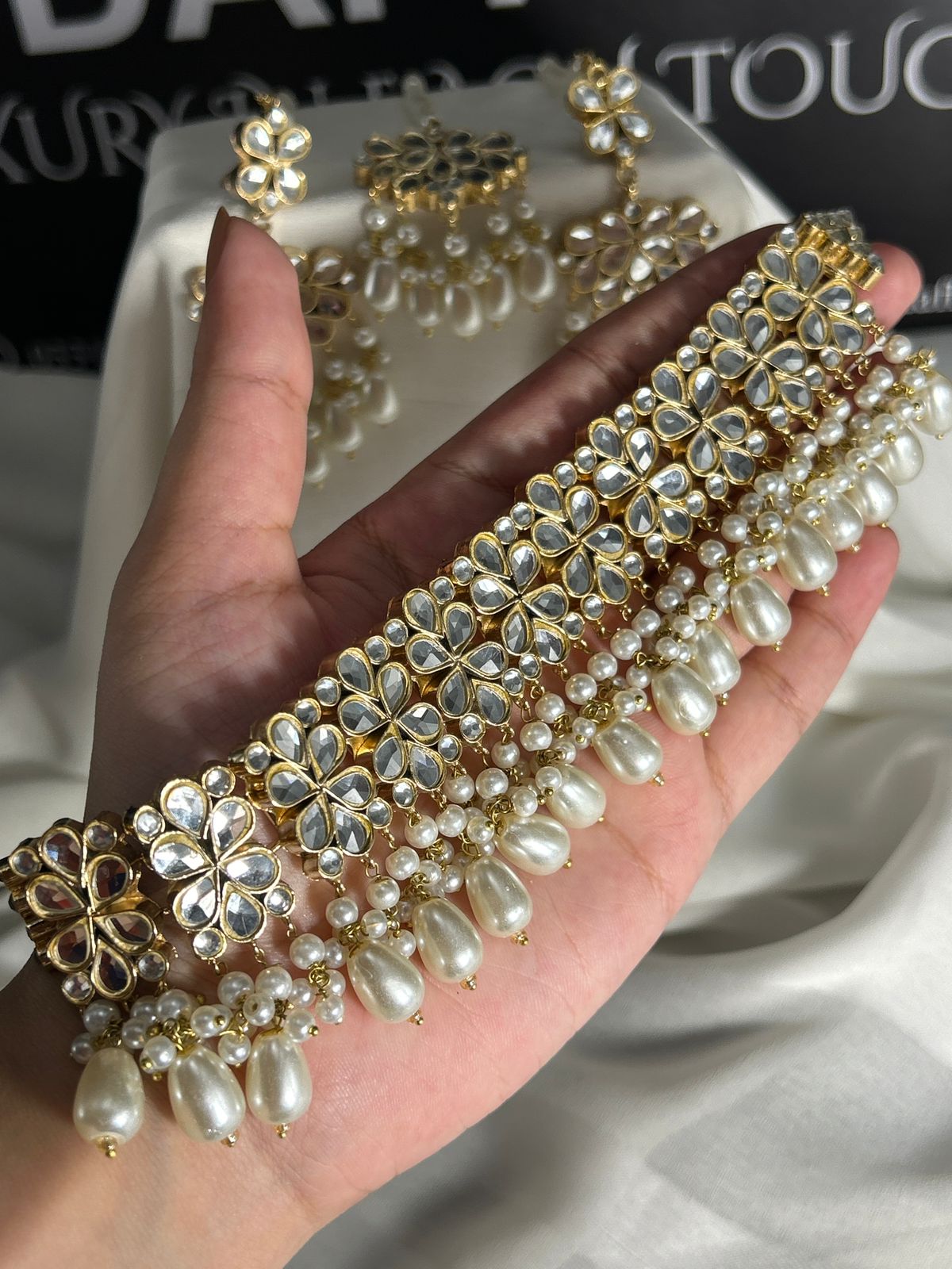 Farshi kundan chokar set