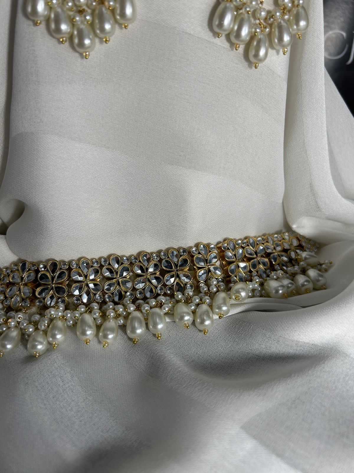 Farshi kundan chokar set