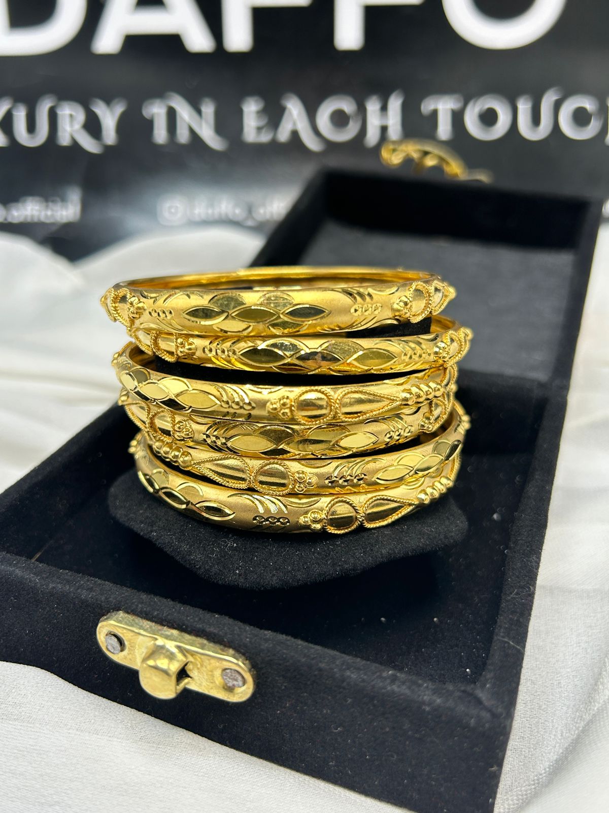 Zauviaa Gold Sway Bangles