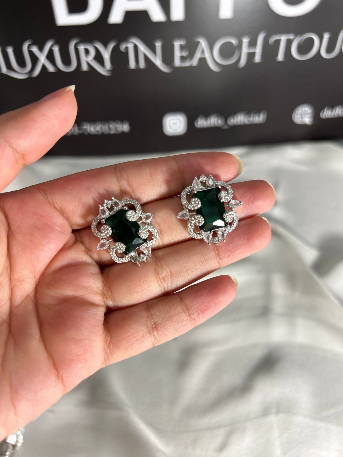 Zauviaa Emerald Royale