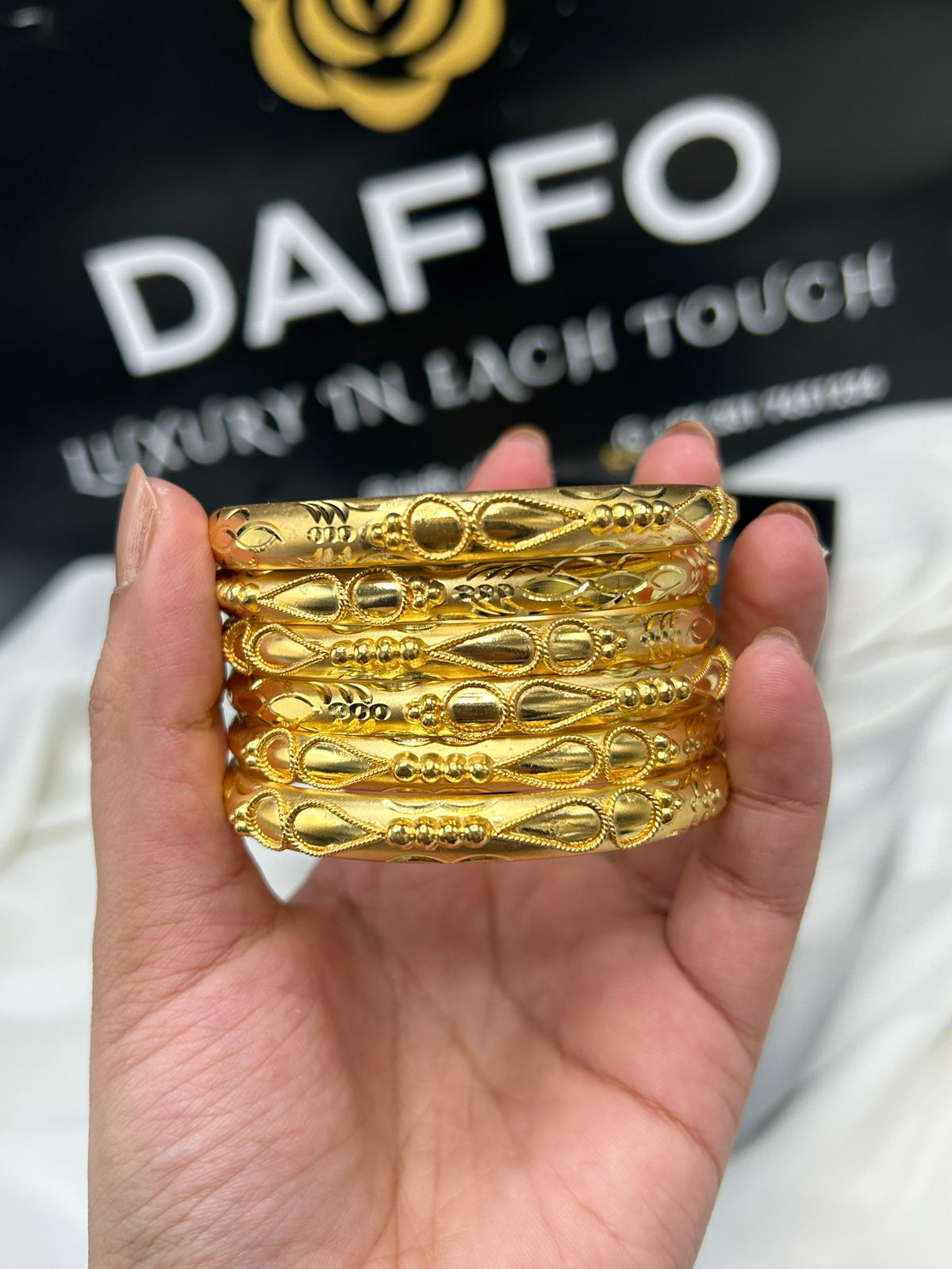 Zauviaa Gold Sway Bangles