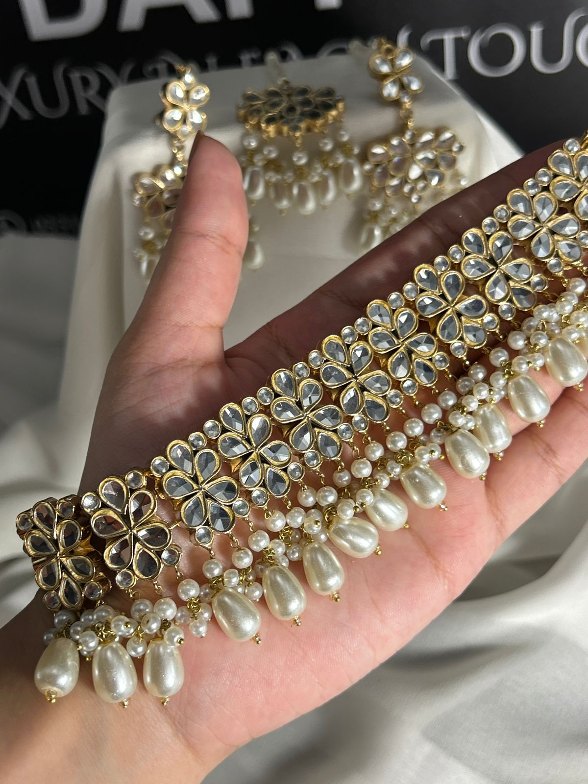 Farshi kundan chokar set