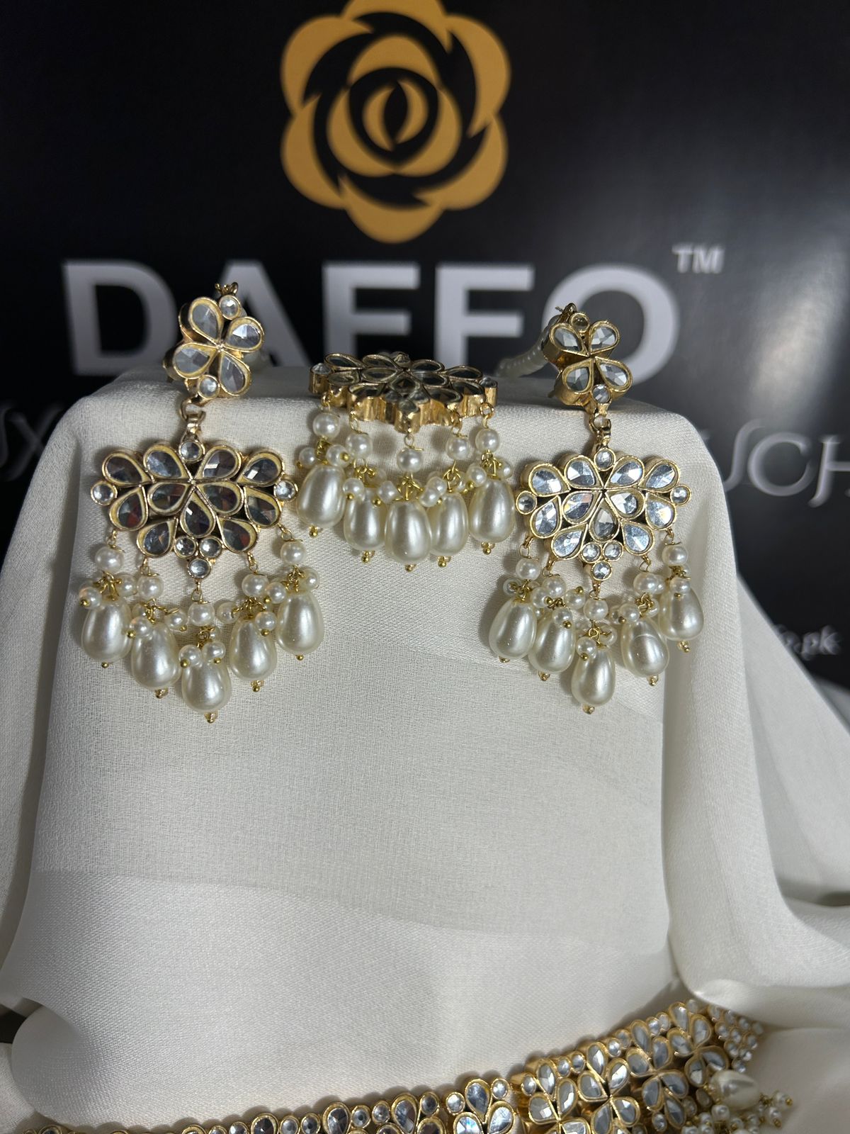 Farshi kundan chokar set