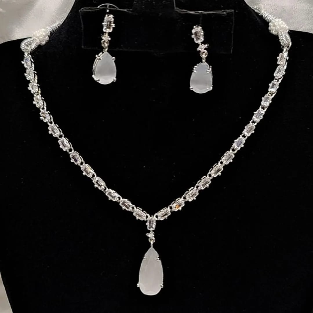 Droplet Stone Necklace Set