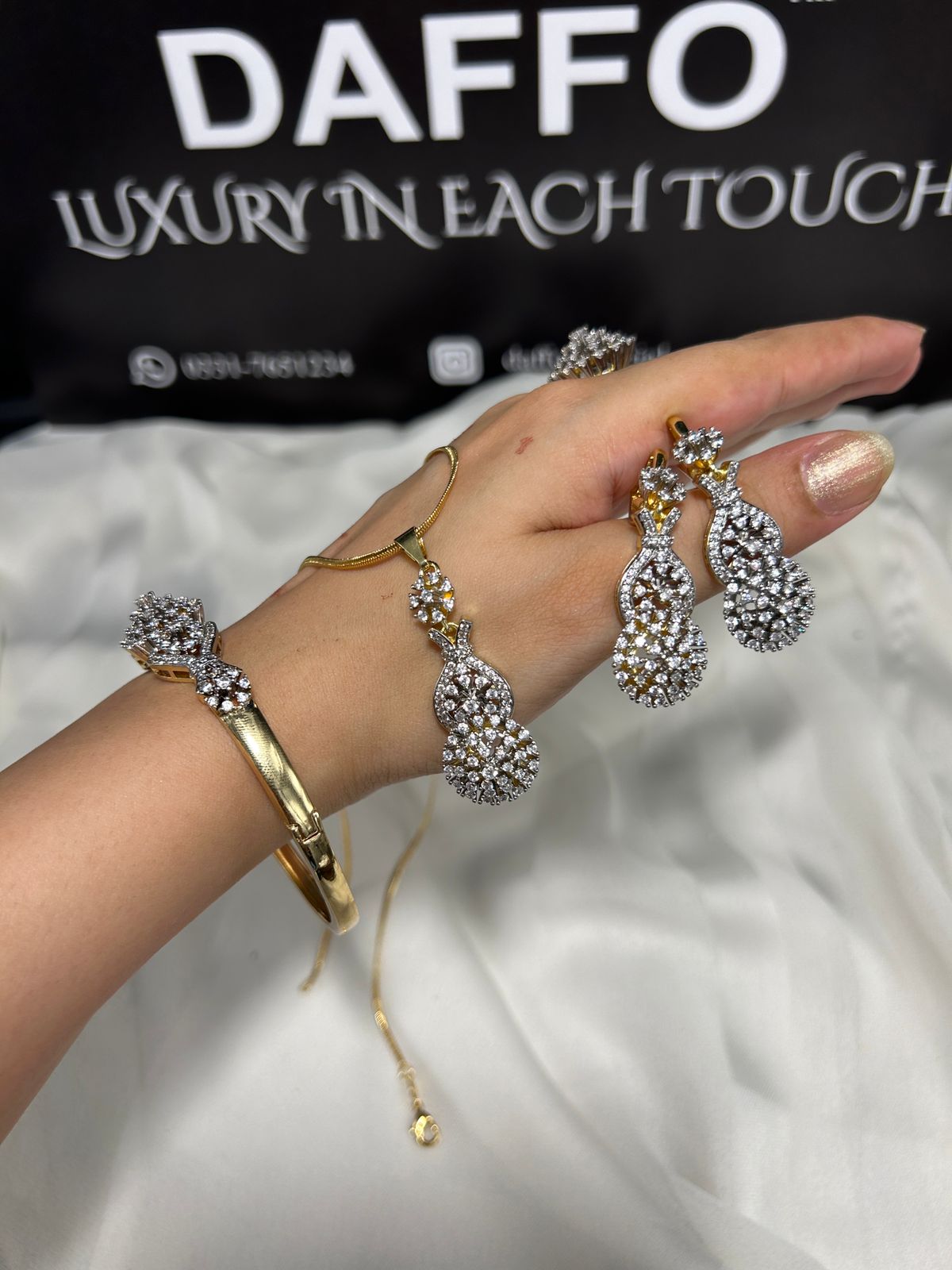 Radiance Royale – 4PC Openable Bangle Set